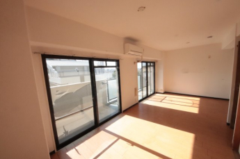 使い勝手のいい寝室です