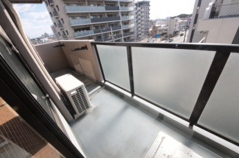 バルコニーからの眺めを楽しみながら食事をしませんか