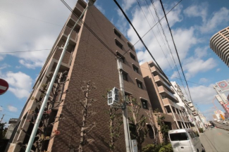 落ち着いた雰囲気の外観です