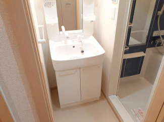 明るい洗面所です