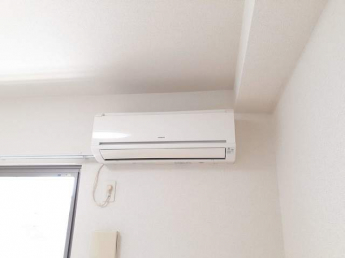 明るい色調の室内です