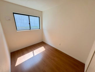 スタンダードな洋室です