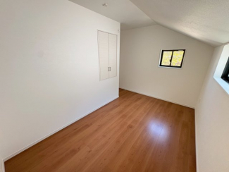 使い勝手のいい洋室です