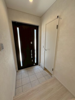 明るい玄関です