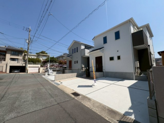 前面道路含む現地写真です