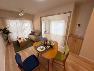 可動式間仕切りで空間を広く使えます♪