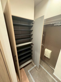 明るい玄関です