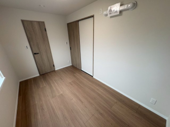 明るい洋室です