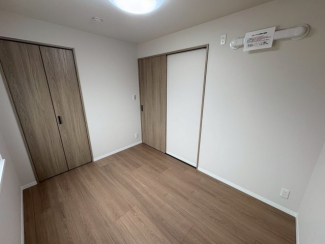 明るい洋室です