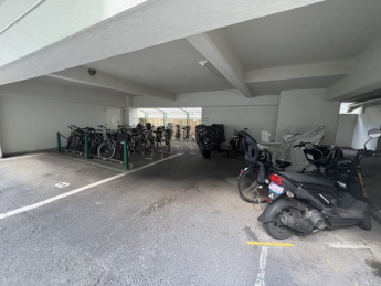 車をお持ちの方に嬉しい駐車場付きの物件です