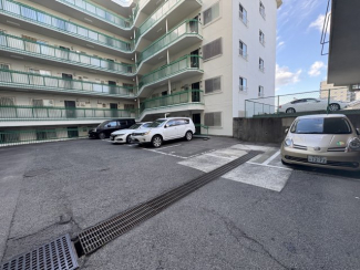 車をお持ちの方に嬉しい駐車場付きの物件です