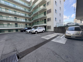 車をお持ちの方に嬉しい駐車場付きの物件です