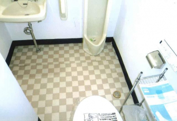 ２Ｆ，３Ｆ，４Ｆ洗面所　トイレ