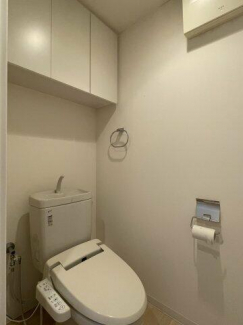 収納もあり使用しやすいトイレです