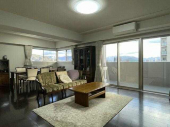 南側バルコニーに面し、陽当たりの良い明るいLDKです。