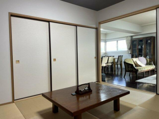 来客用やくつろぎ空間に使える、7帖の和室です。