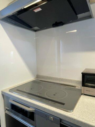 勝手口付きで、窓もある使い勝手の良いキッチンです。