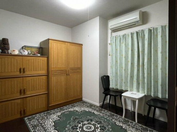 動線に便利なウォークスルークローゼット付きの約5帖洋室です