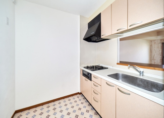 2.4帖カウンターキッチンにシステムキッチン