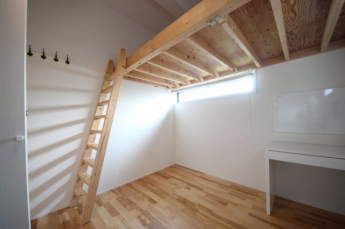 一階5帖の洋室、ロフト付き