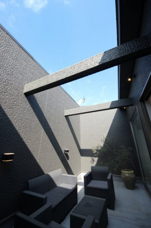 青空が天井のバルコニー、リビングの延長としても活用できます