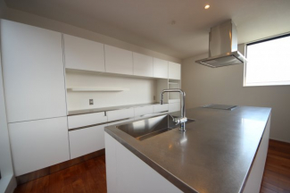 キッチン別角度、アイランドタイプでお料理教室もできそうです