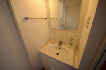 二階にも洗面台・トレイがあり忙しい朝も安心です