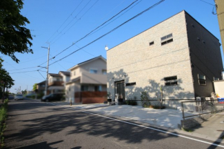 ゆったりした幅員の前面道路