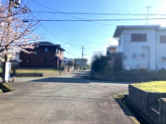 【前面道路含む現地写真】