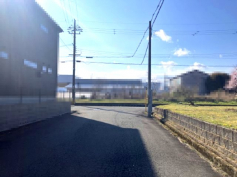 【前面道路含む現地写真】
