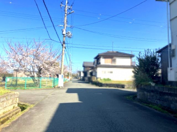 【前面道路含む現地写真】