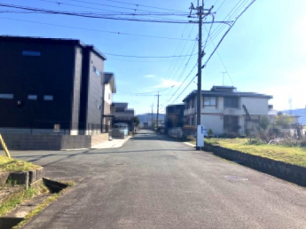 【前面道路含む現地写真】