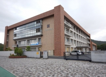 西脇市立西脇南中学校まで240m