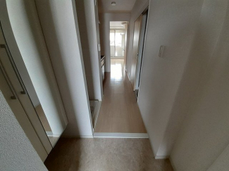 収納もある玄関です