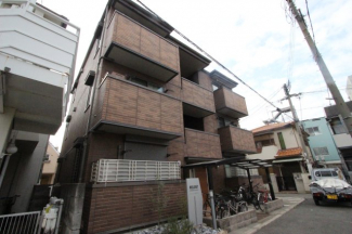 落ち着いた雰囲気の外観です