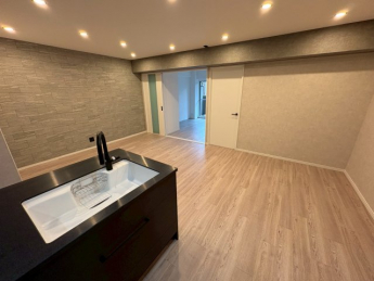 ゆったり過ごせる居間です