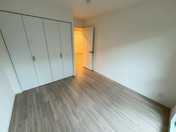 ゆったりした洋室です