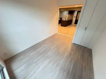 明るい洋室です