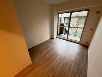 使い勝手のいい洋室です