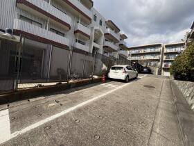 駐車場に車を止められます