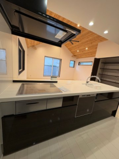 食洗器、タッチレス水栓のついたシステムキッチン