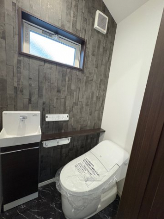 タンクレスで手洗い器も装備