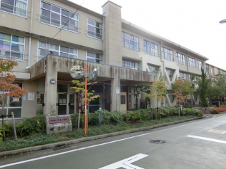 西宮市立甲東小学校まで600m