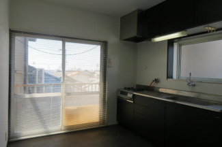 キッチン　※扉の取っ手無