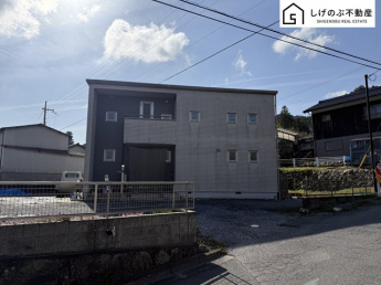 4LDK
駐車8台可！
角地
敷地　約187坪！
敷地内に倉庫あり