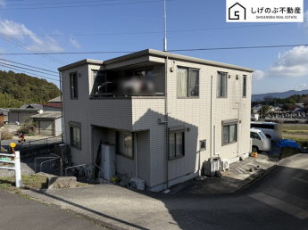 4LDK
駐車8台可！
角地
敷地　約187坪！
敷地内に倉庫あり