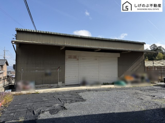 4LDK
駐車8台可！
角地
敷地　約187坪！
敷地内に倉庫あり