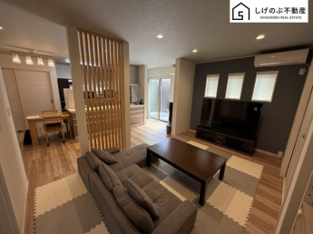 採光良好なリビングは、ご家族の憩いの空間。居心地の良い快適な安らぎの場所にもなりそうです。