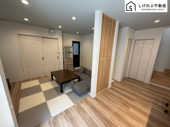 採光良好なリビングは、ご家族の憩いの空間。居心地の良い快適な安らぎの場所にもなりそうです。