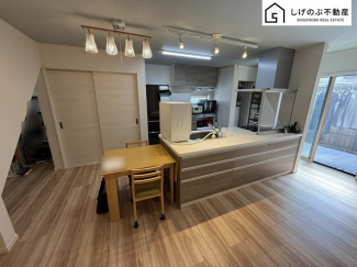 採光良好なリビングは、ご家族の憩いの空間。居心地の良い快適な安らぎの場所にもなりそうです。